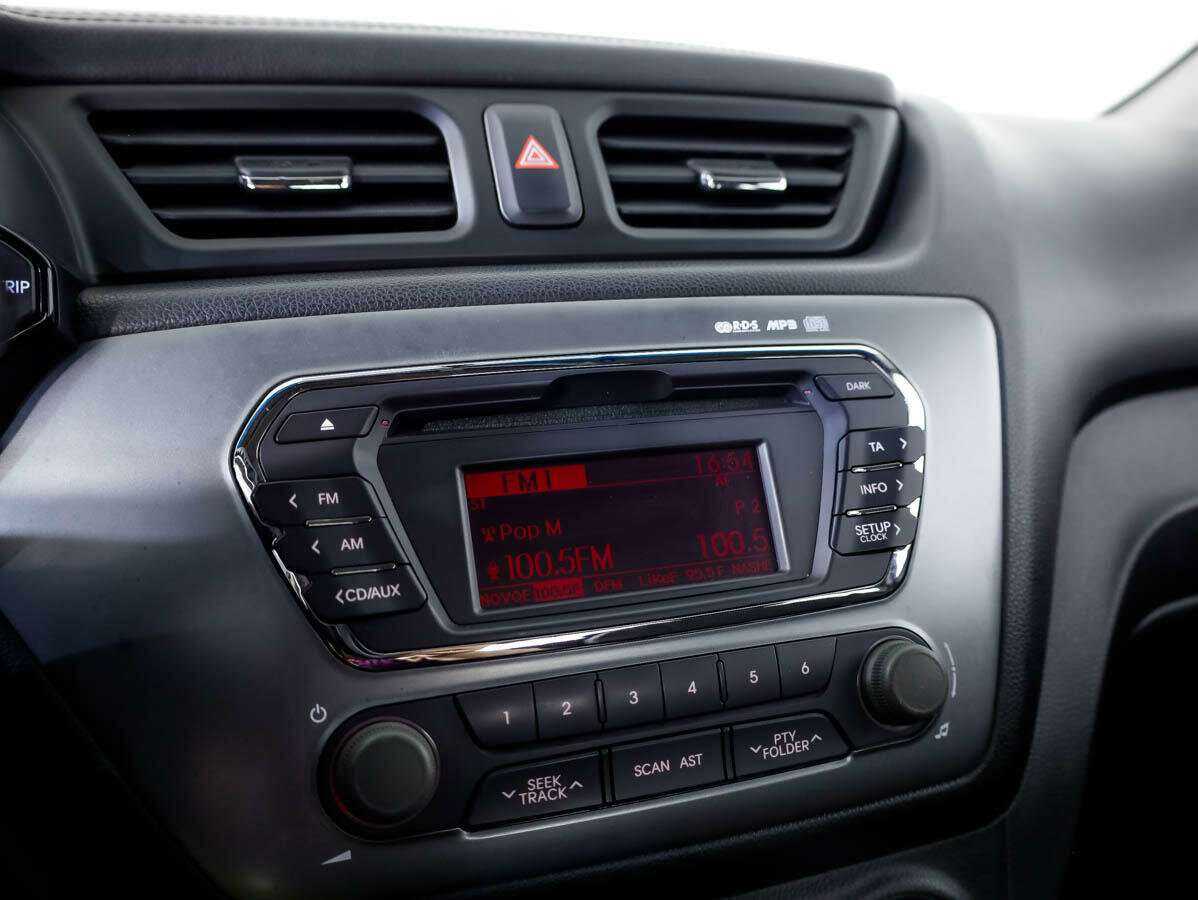 Kia Rio с пробегом — 2011 год. Фото: #12