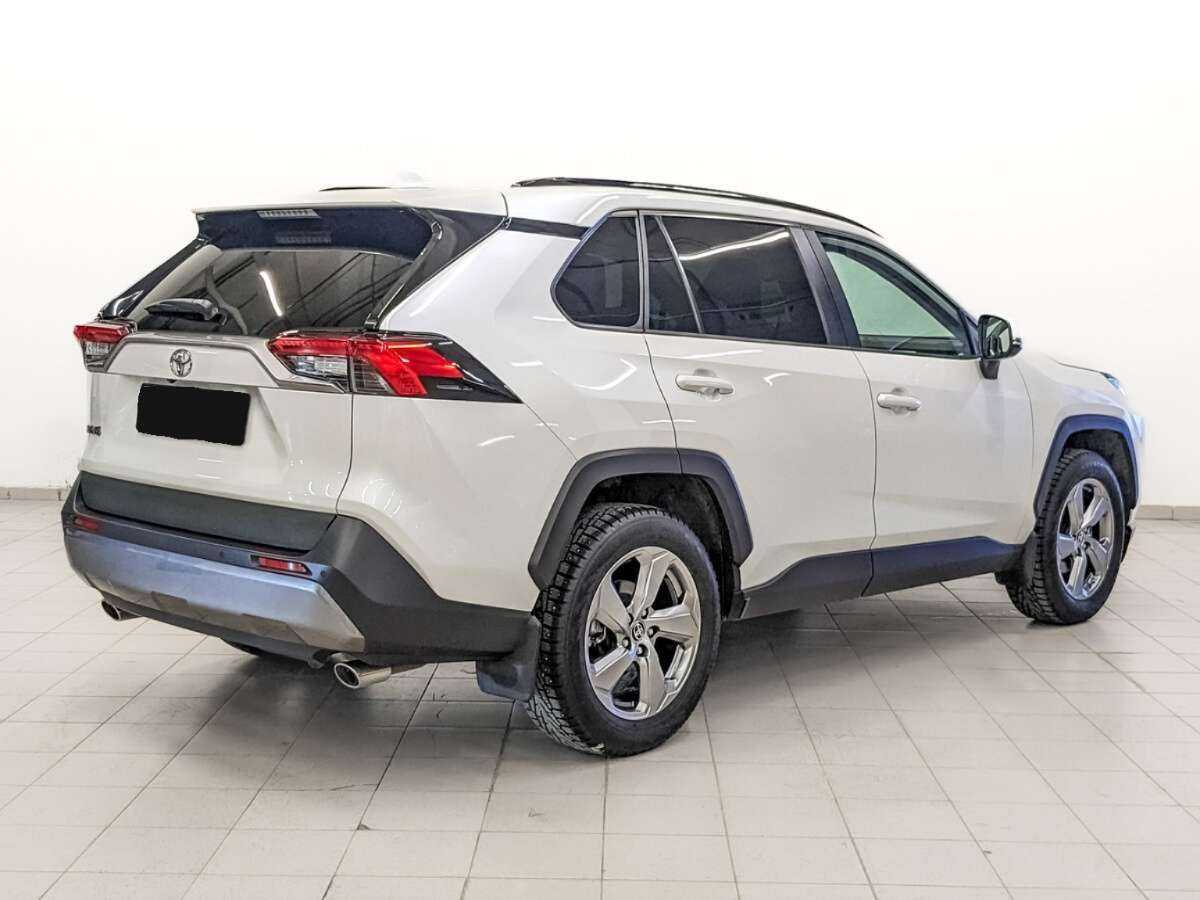 Toyota RAV4 с пробегом — 2021 год. Фото: #4