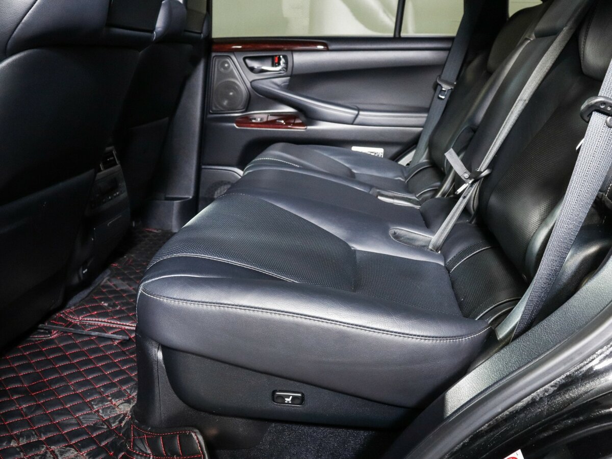 Lexus LX с пробегом — 2015 год. Фото: #9