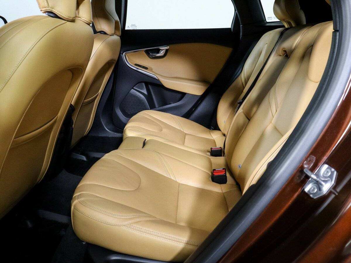 Volvo V40 Cross Country с пробегом — 2018 год. Фото: #9