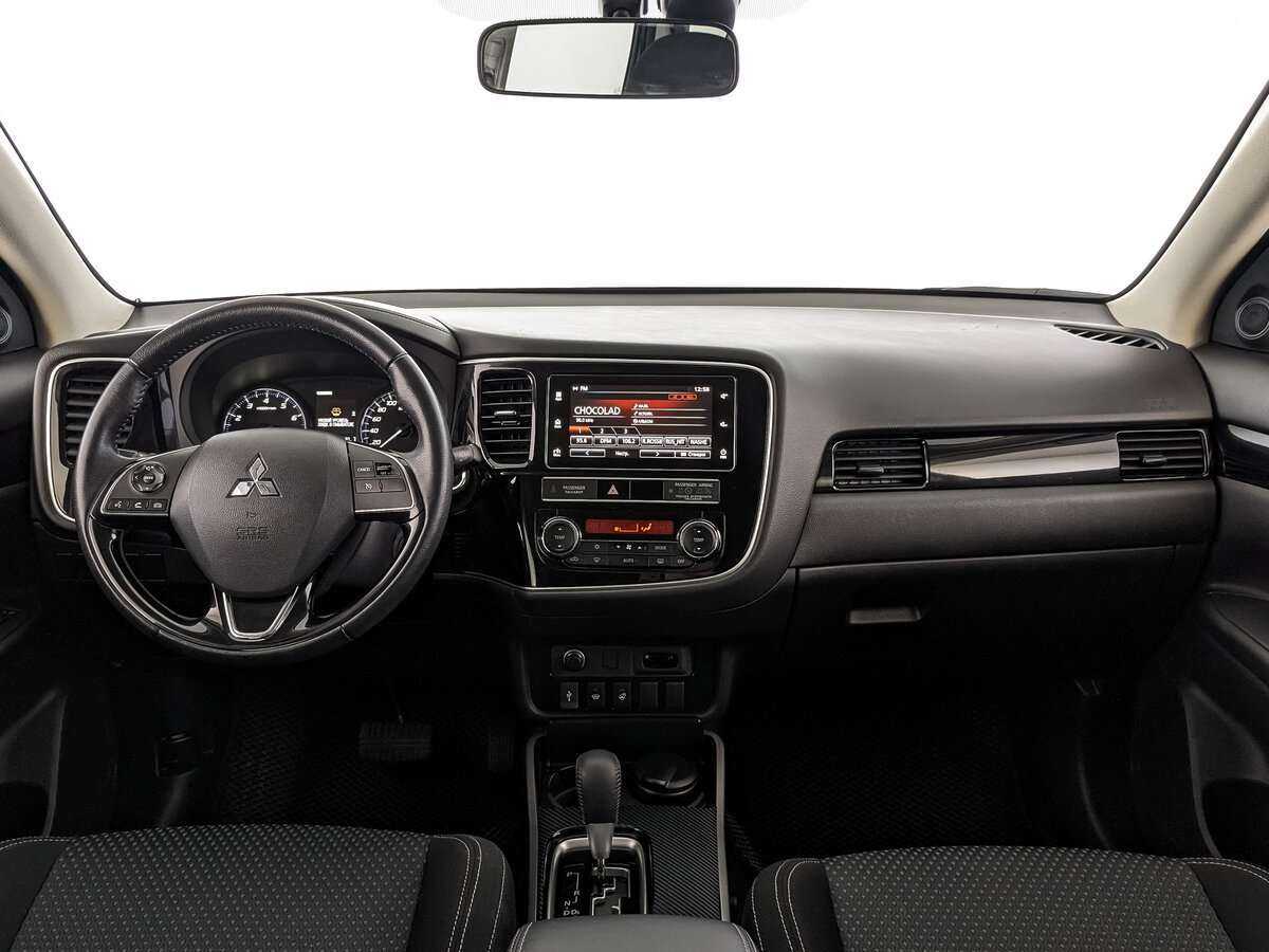 Mitsubishi Outlander с пробегом — 2020 год. Фото: #12