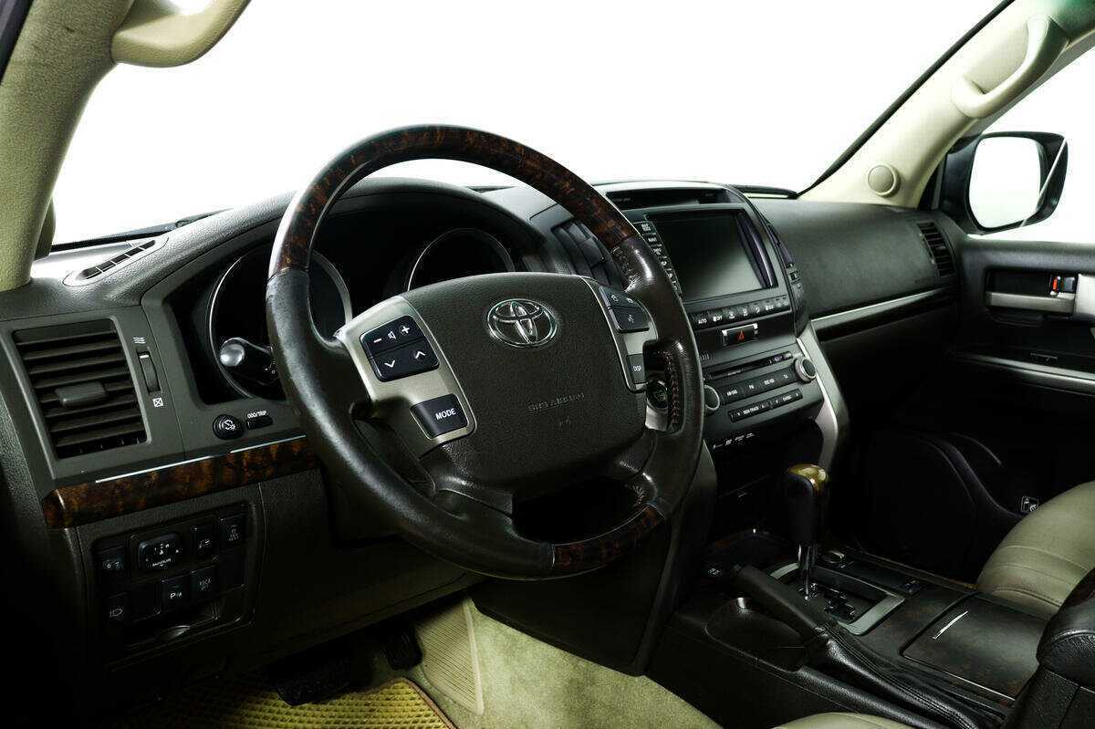 Toyota Land Cruiser с пробегом — 2011 год. Фото: #13