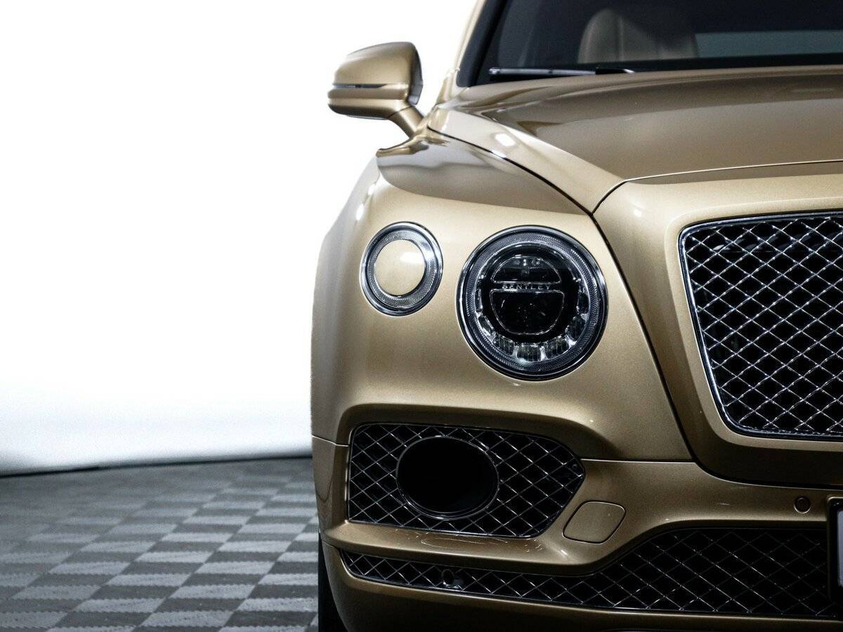 Bentley Bentayga с пробегом — 2016 год. Фото: #17