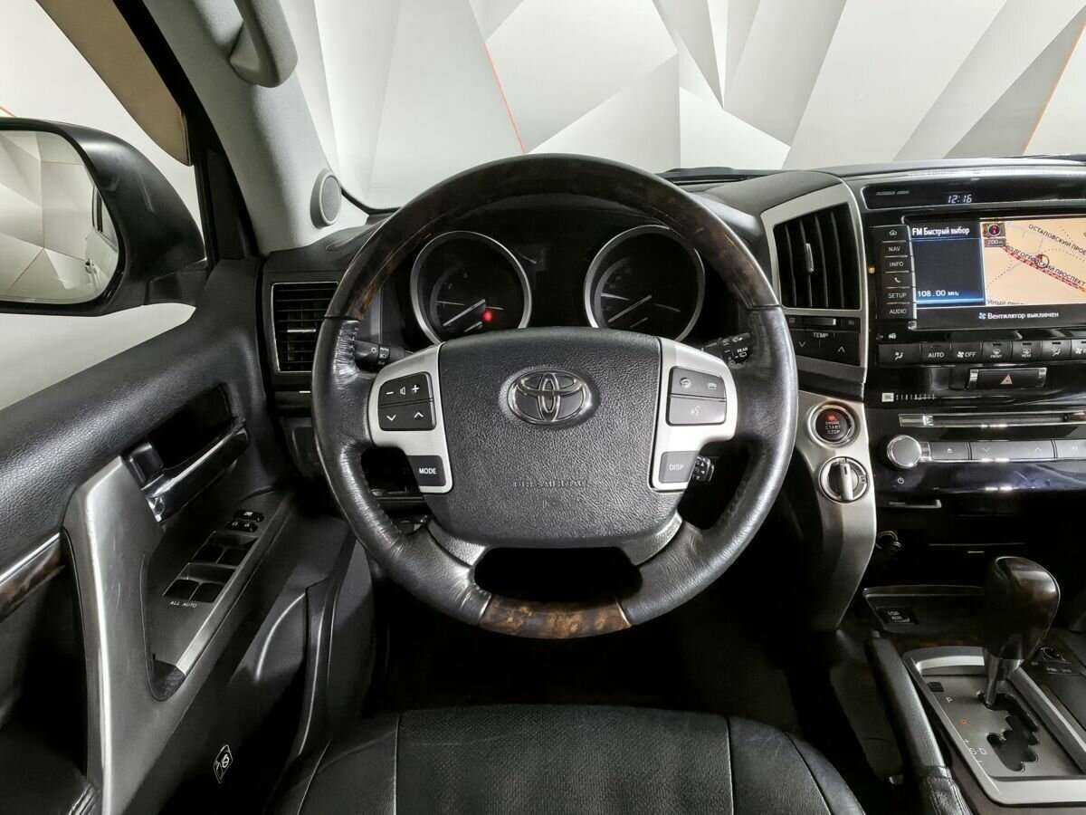 Toyota Land Cruiser с пробегом — 2015 год. Фото: #14