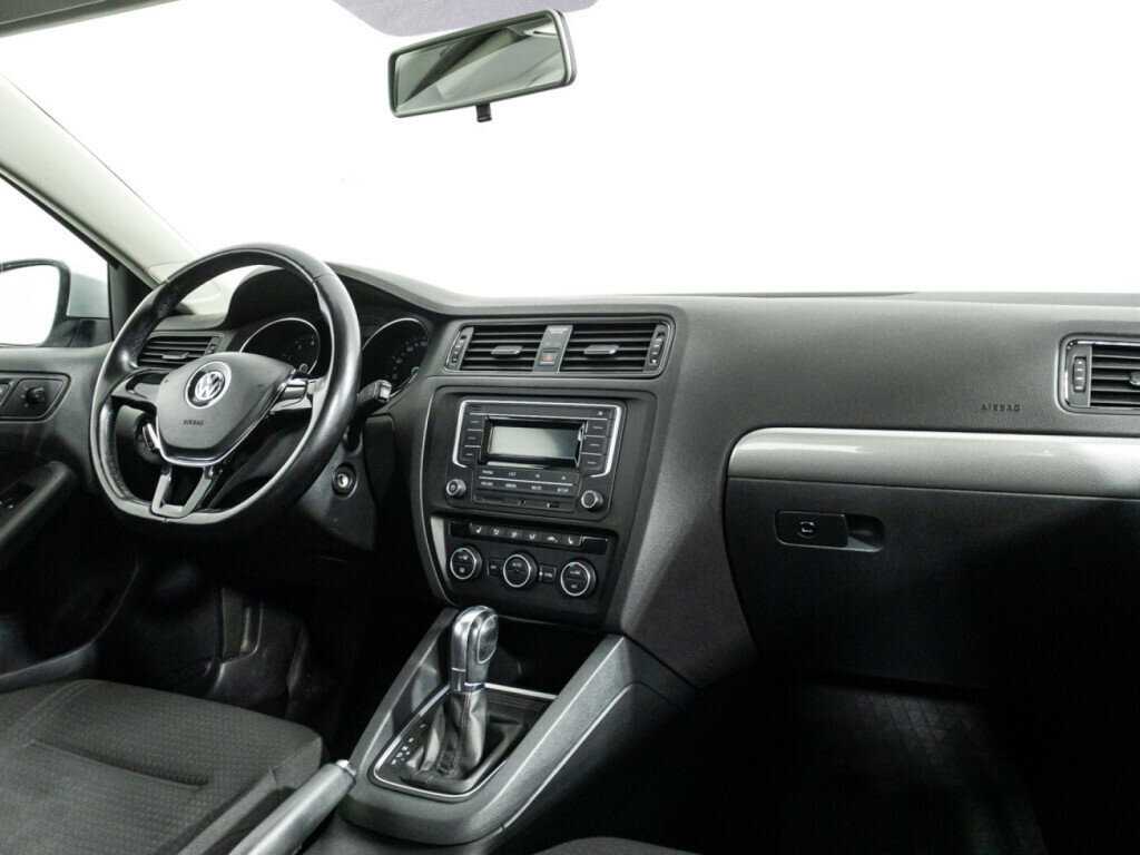 Volkswagen Jetta с пробегом — 2016 год. Фото: #8