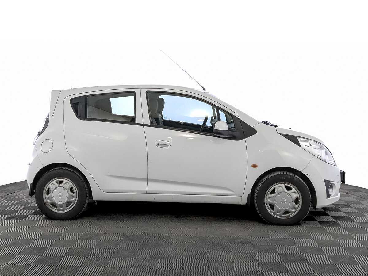 Chevrolet Spark с пробегом — 2011 год. Фото: #3