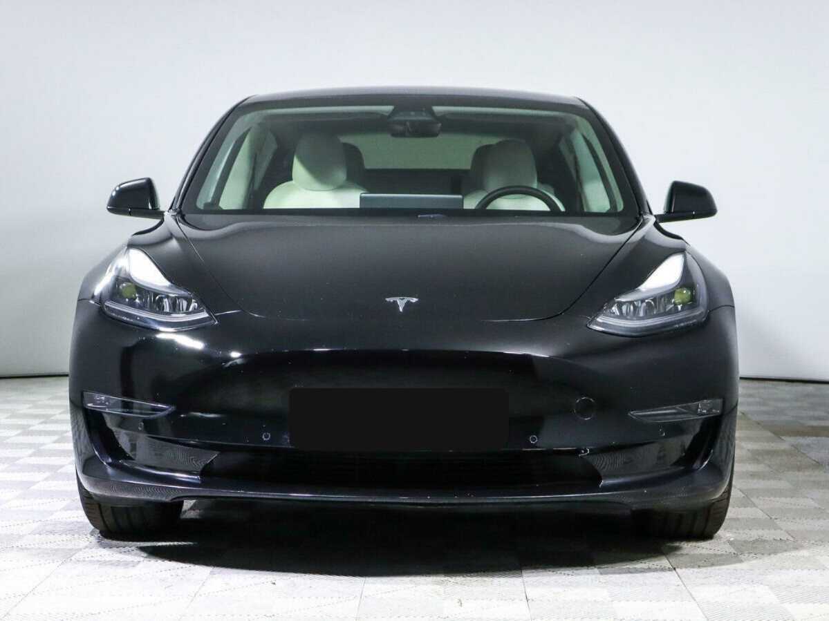Tesla Model 3 с пробегом — 2021 год. Фото: #1