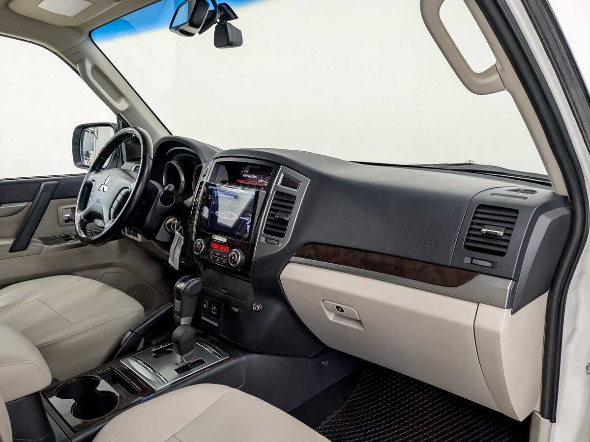Mitsubishi Pajero с пробегом — 2020 год. Фото: #10