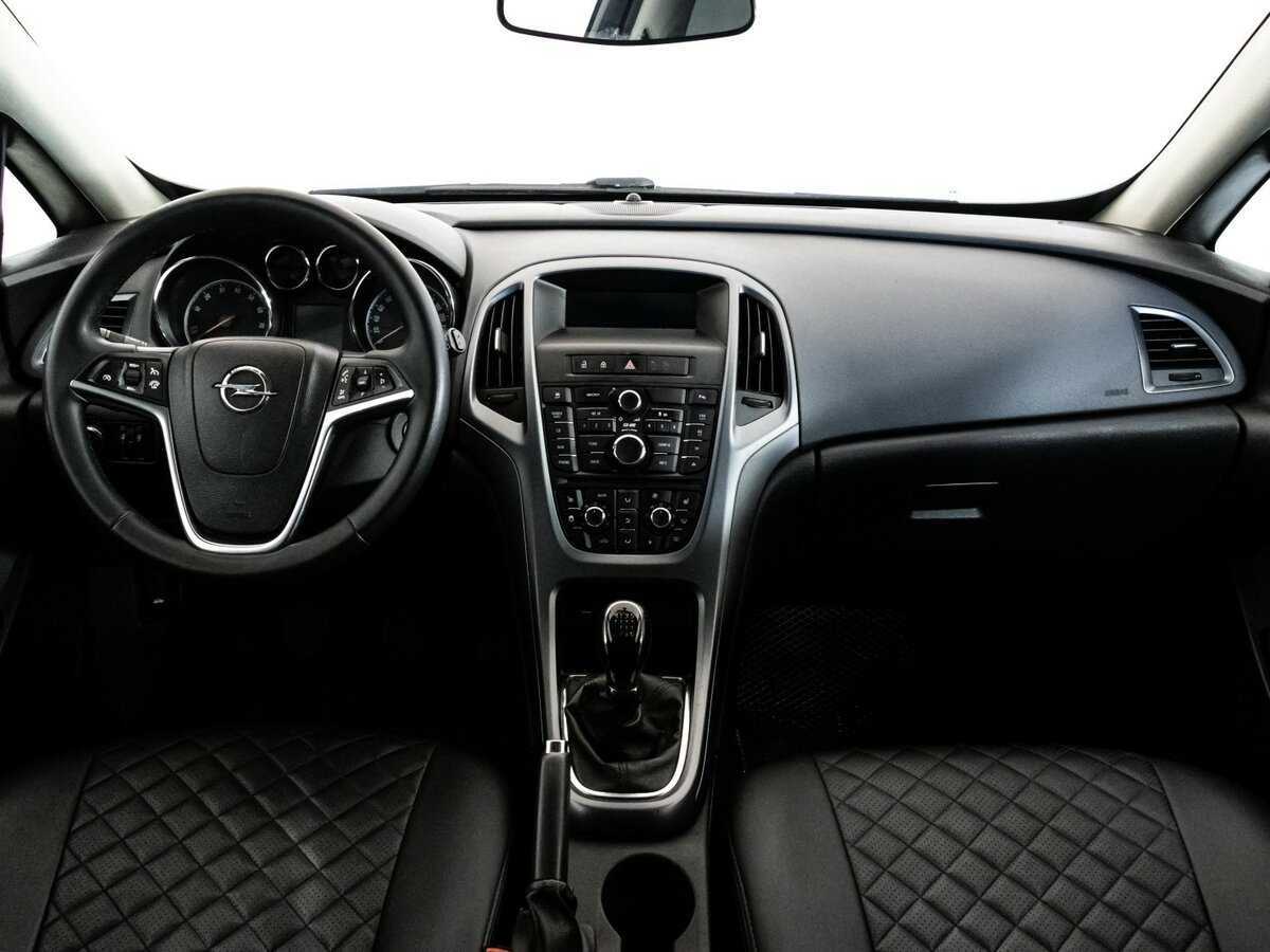 Opel Astra с пробегом — 2011 год. Фото: #7