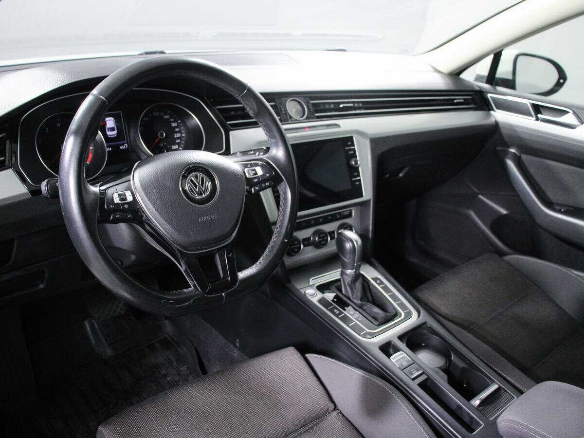 Volkswagen Passat с пробегом — 2018 год. Фото: #13