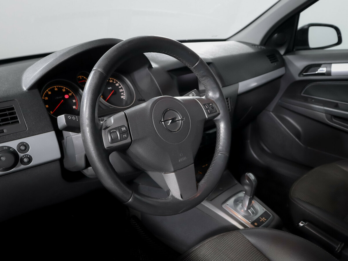Opel Astra с пробегом — 2006 год. Фото: #9