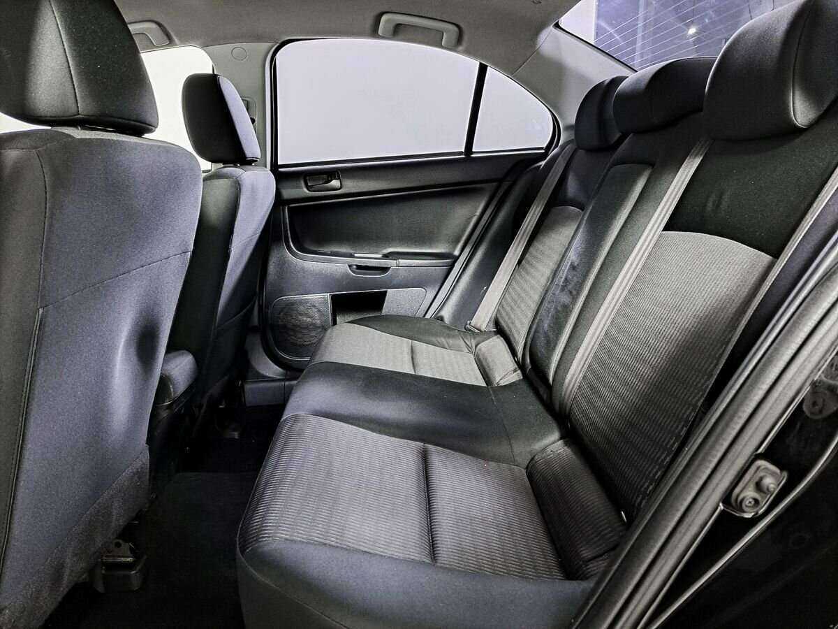 Mitsubishi Lancer с пробегом — 2012 год. Фото: #10