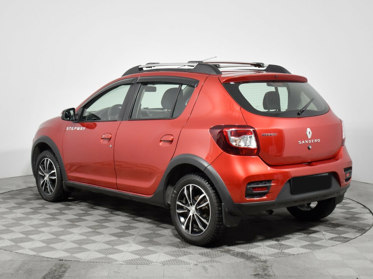 Renault Sandero с пробегом — 2016 год. Фото: #6