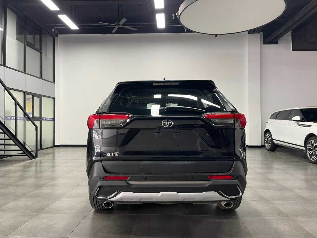 Toyota RAV4 с пробегом — 2023 год. Фото: #4
