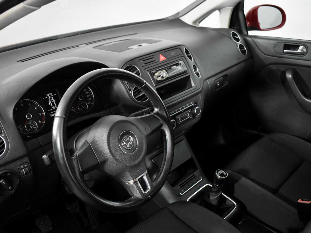 Volkswagen Golf Plus с пробегом — 2011 год. Фото: #8