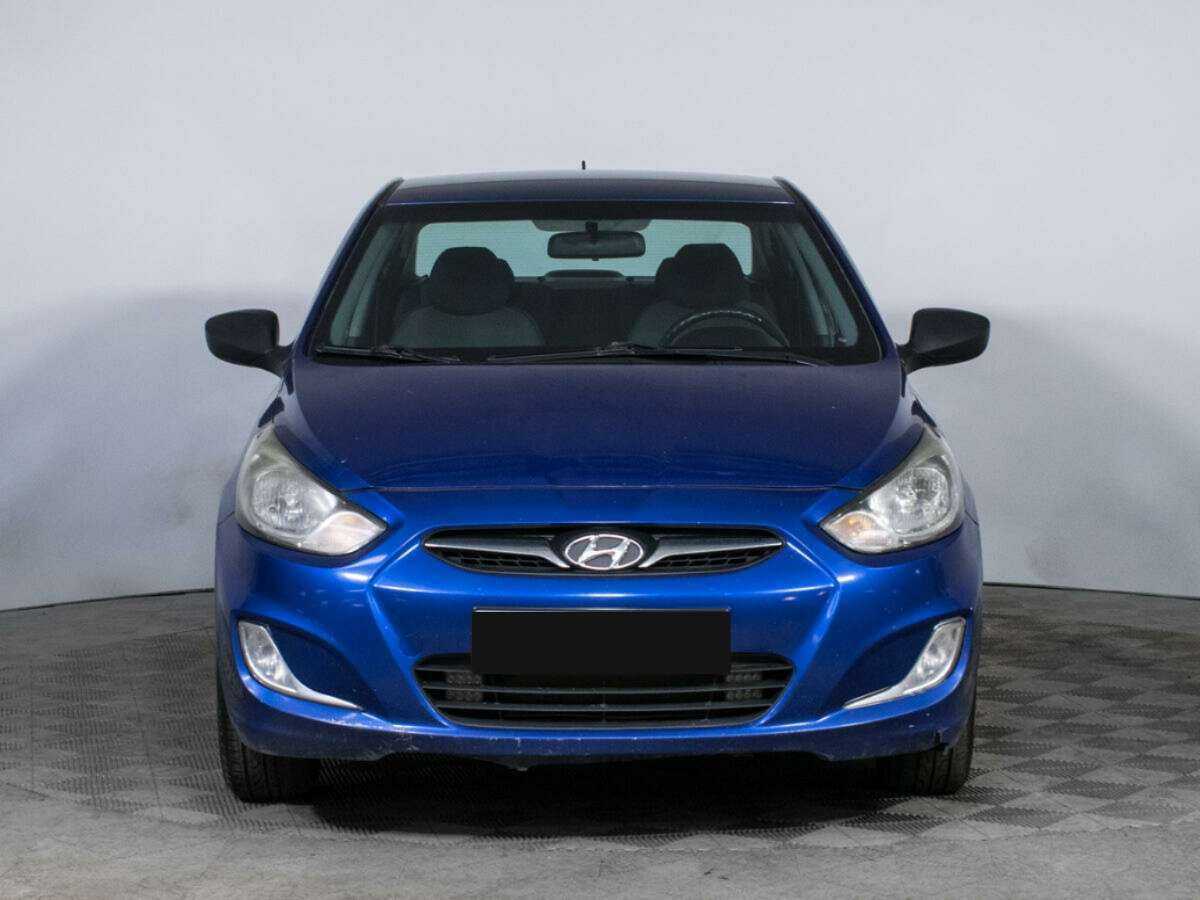 Hyundai Solaris с пробегом — 2012 год. Фото: #1