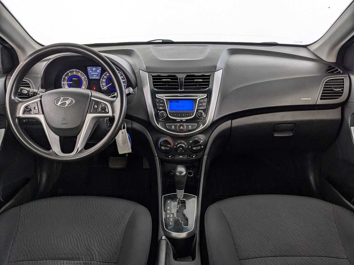 Hyundai Solaris с пробегом — 2012 год. Фото: #9