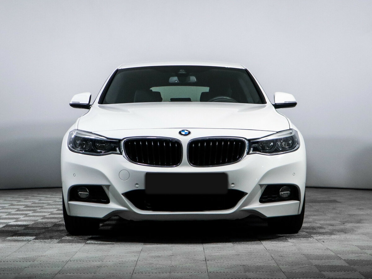 BMW 3 серии с пробегом — 2018 год. Фото: #1