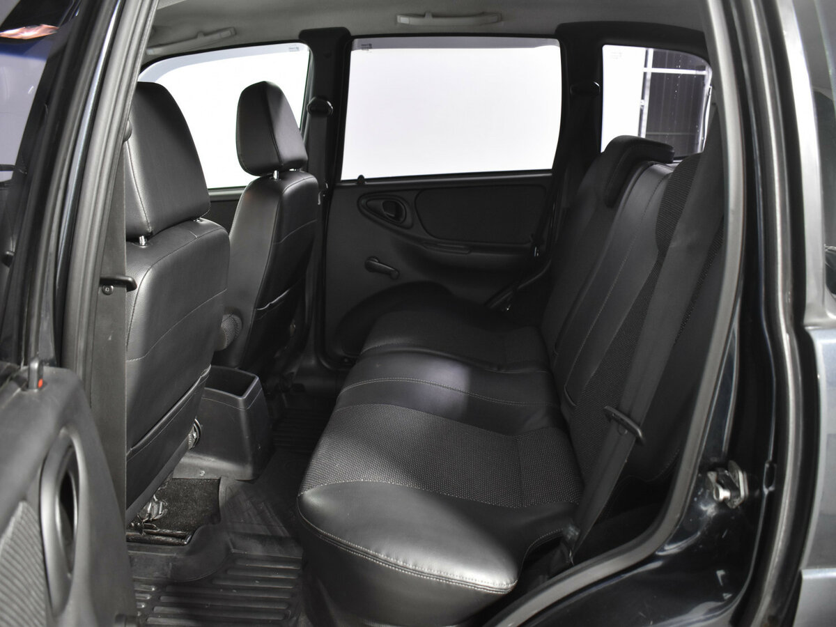 Chevrolet Niva с пробегом — 2013 год. Фото: #11