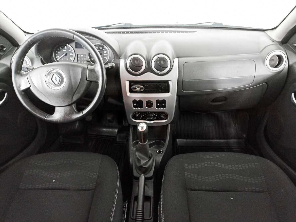 Renault Sandero с пробегом — 2012 год. Фото: #11