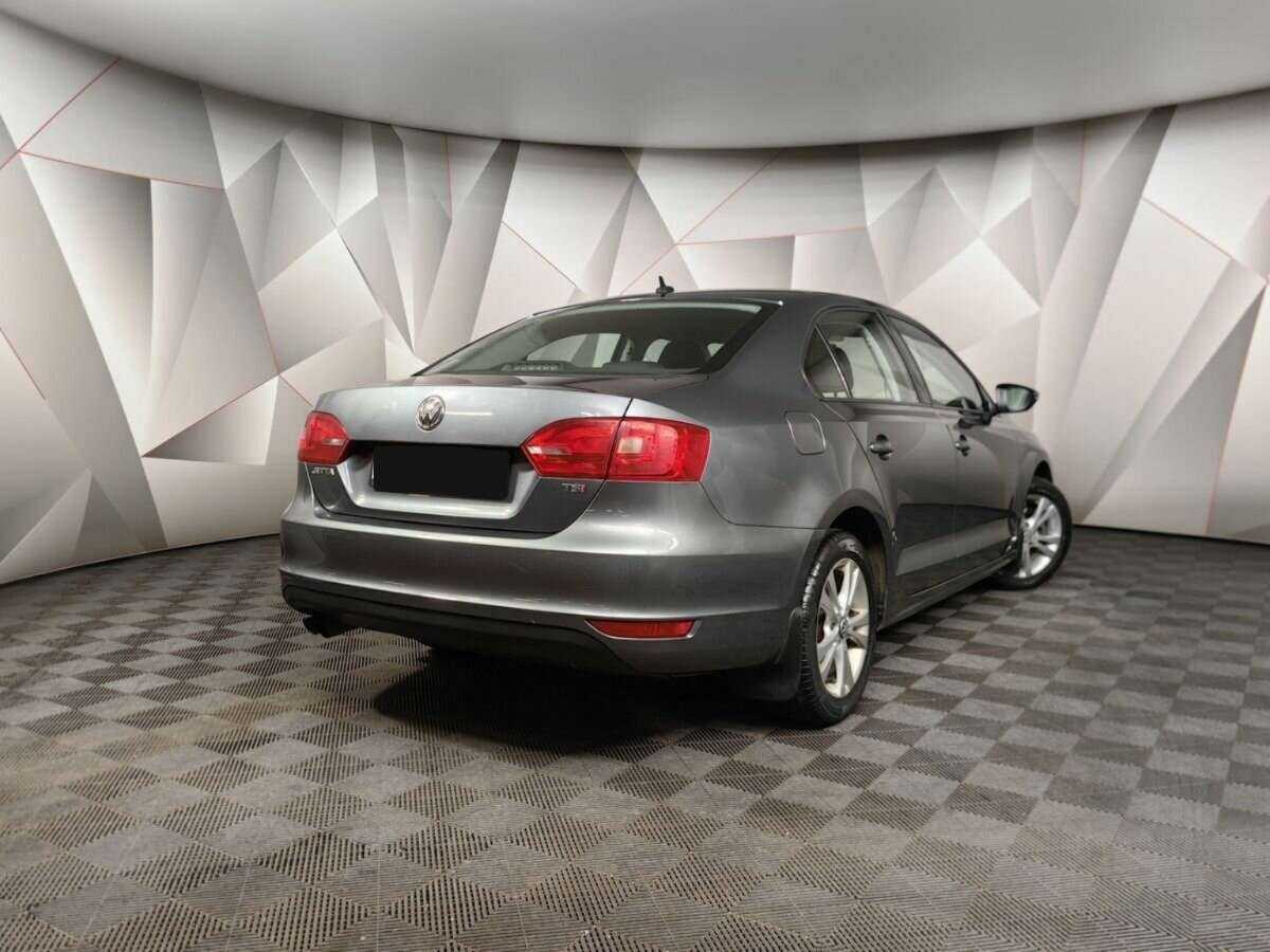 Volkswagen Jetta с пробегом — 2011 год. Фото: #1