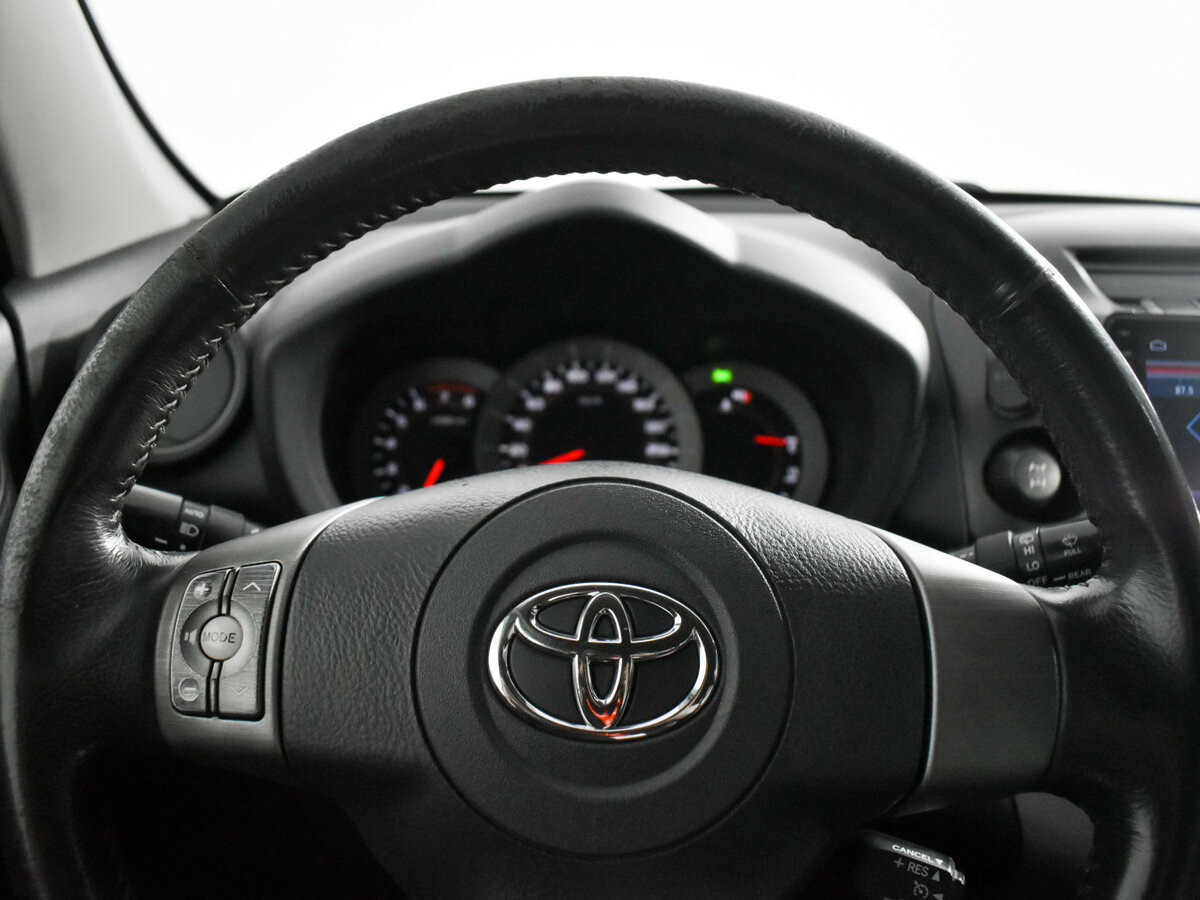 Toyota RAV4 с пробегом — 2006 год. Фото: #16
