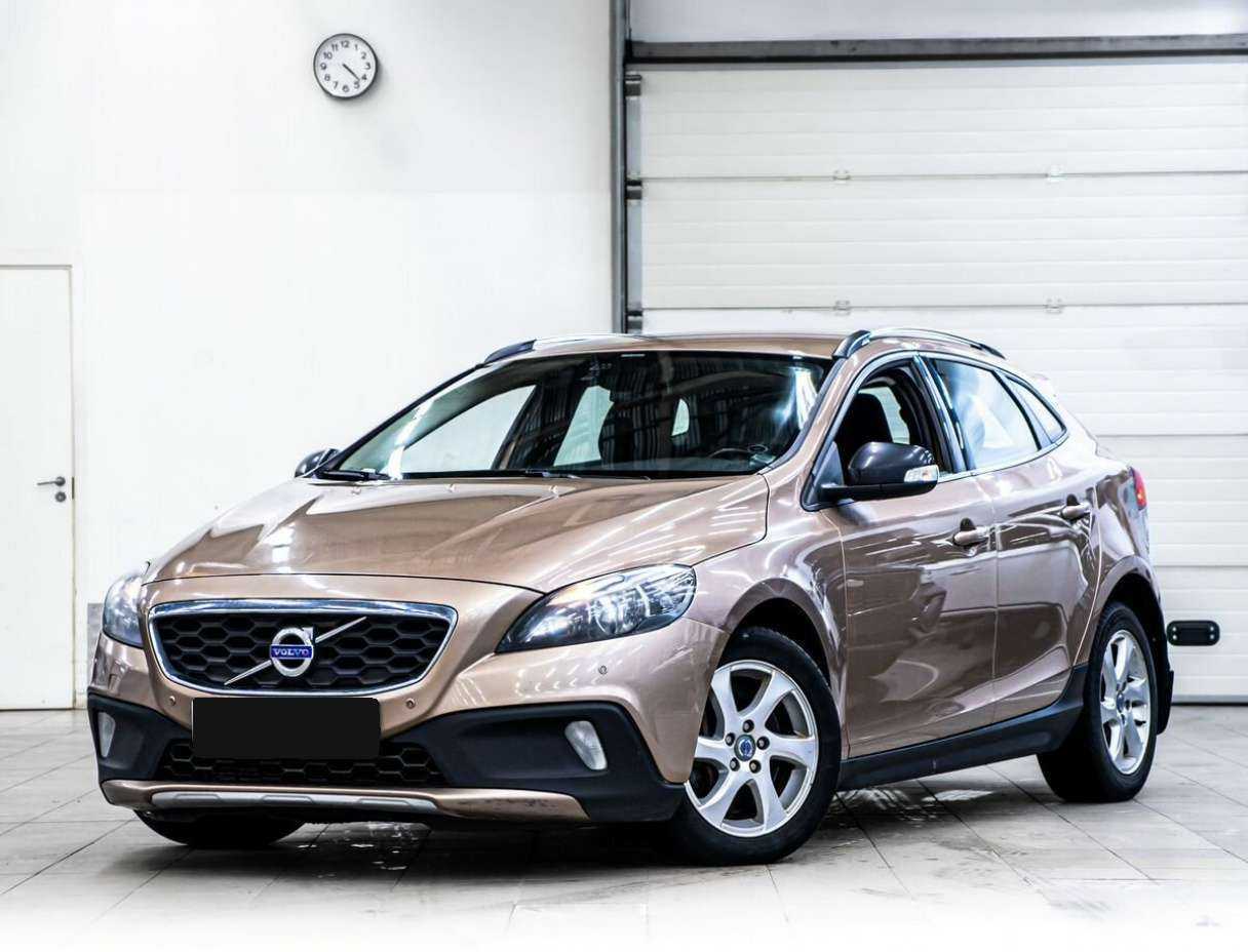 Volvo V40 Cross Country с пробегом — 2013 год. Фото: #0