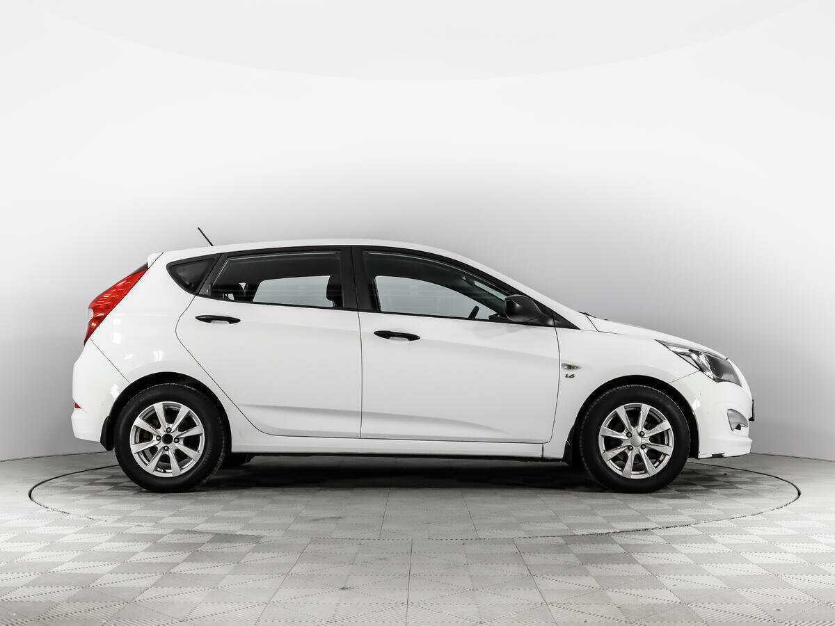 Hyundai Solaris с пробегом — 2015 год. Фото: #3
