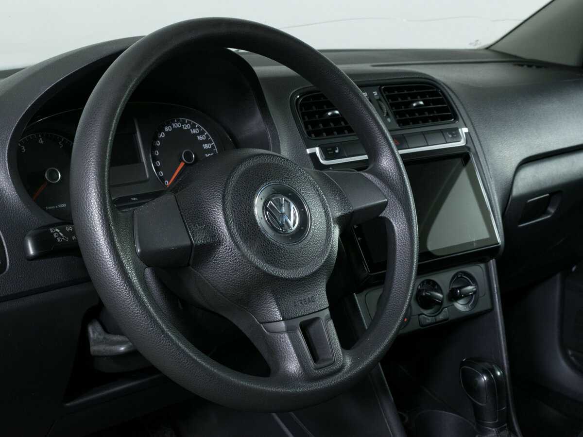 Volkswagen Polo с пробегом — 2011 год. Фото: #10