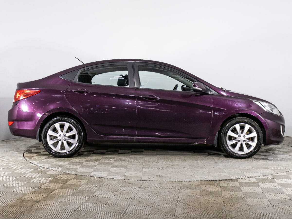 Hyundai Solaris с пробегом — 2011 год. Фото: #3