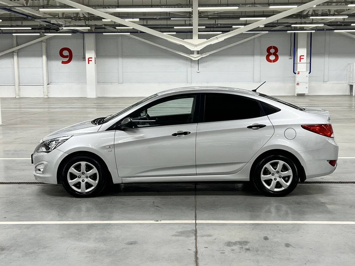 Hyundai Solaris с пробегом — 2015 год. Фото: #7