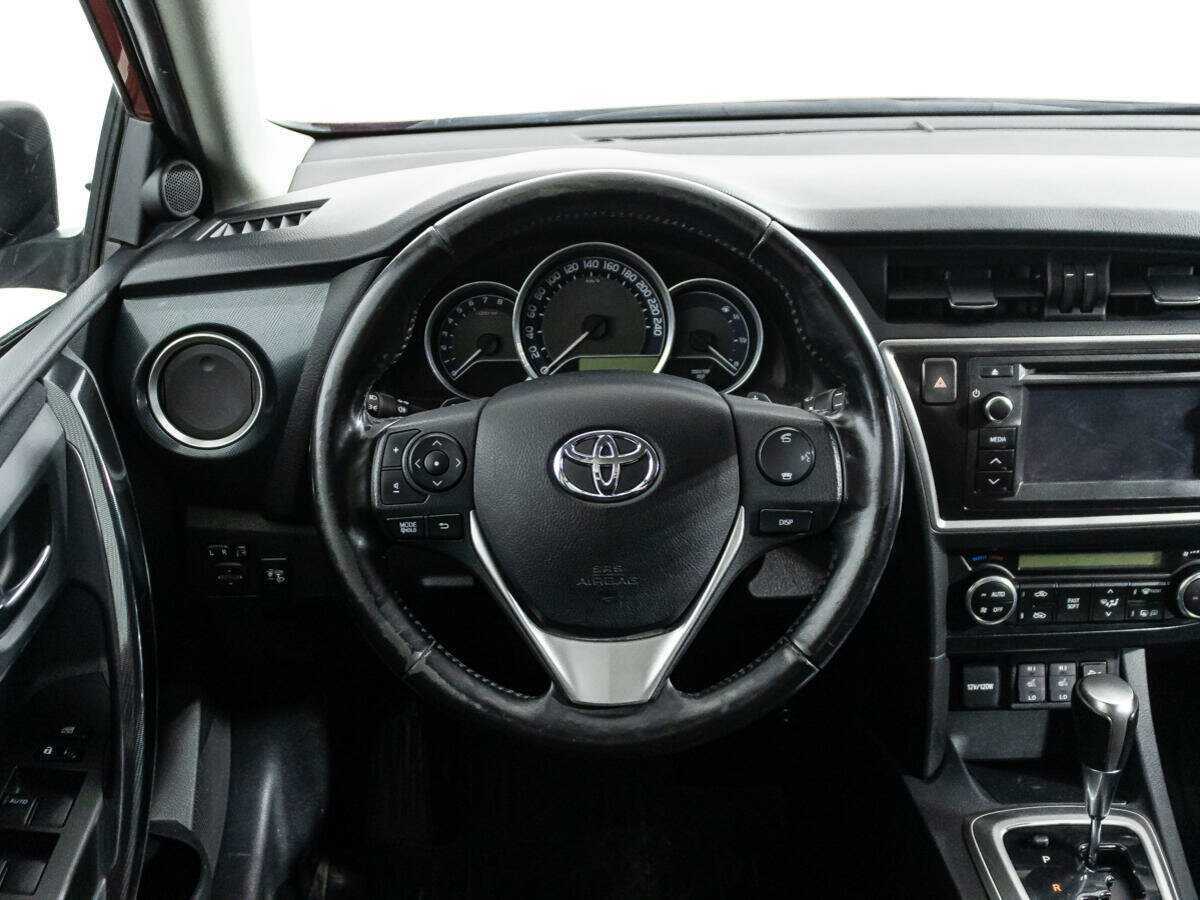 Toyota Auris с пробегом — 2013 год. Фото: #16