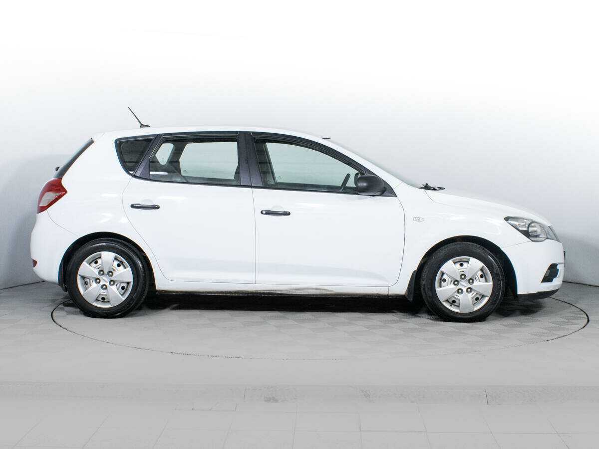 Kia Ceed с пробегом — 2010 год. Фото: #3