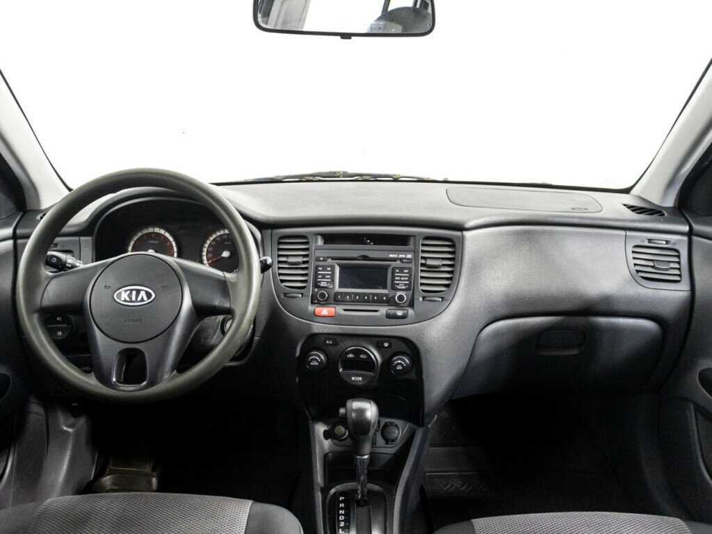 Kia Rio с пробегом — 2010 год. Фото: #12
