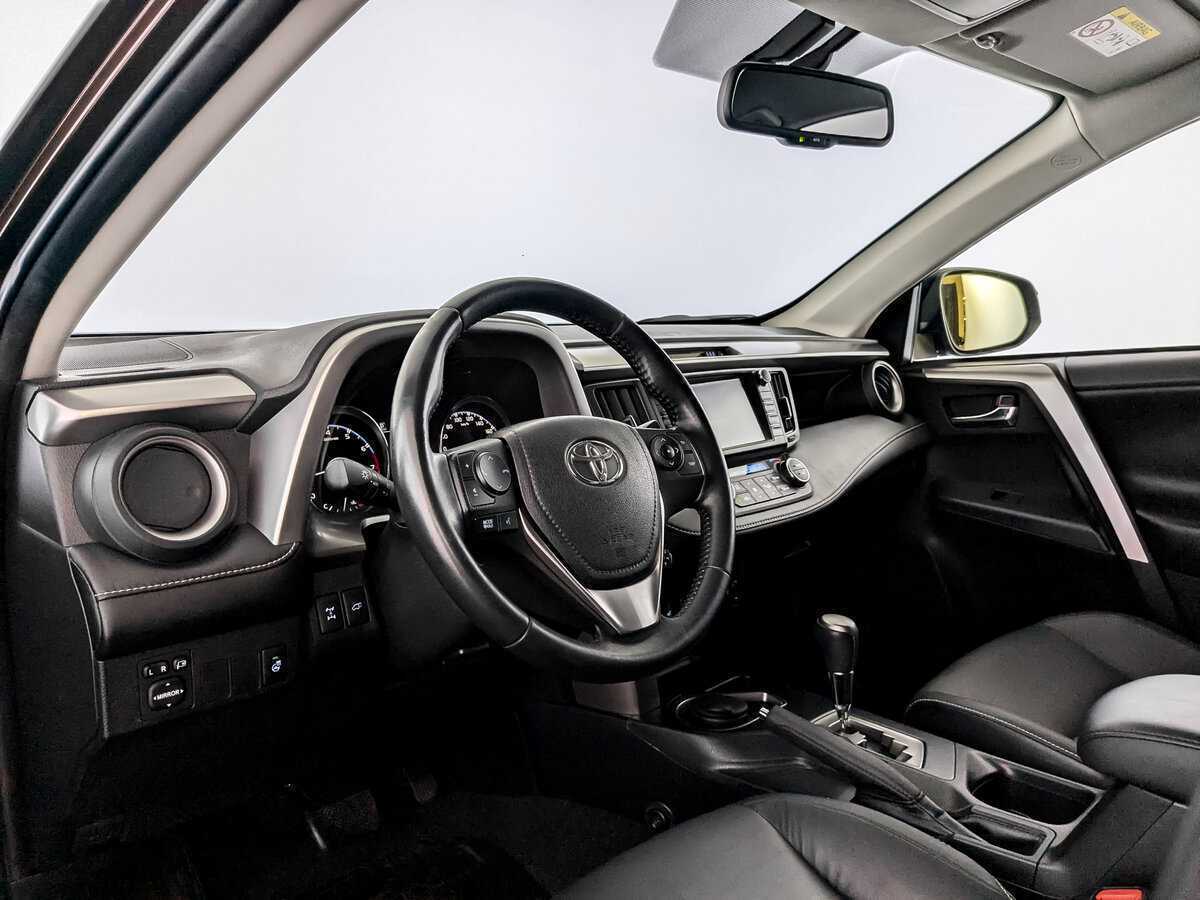 Toyota RAV4 с пробегом — 2017 год. Фото: #15