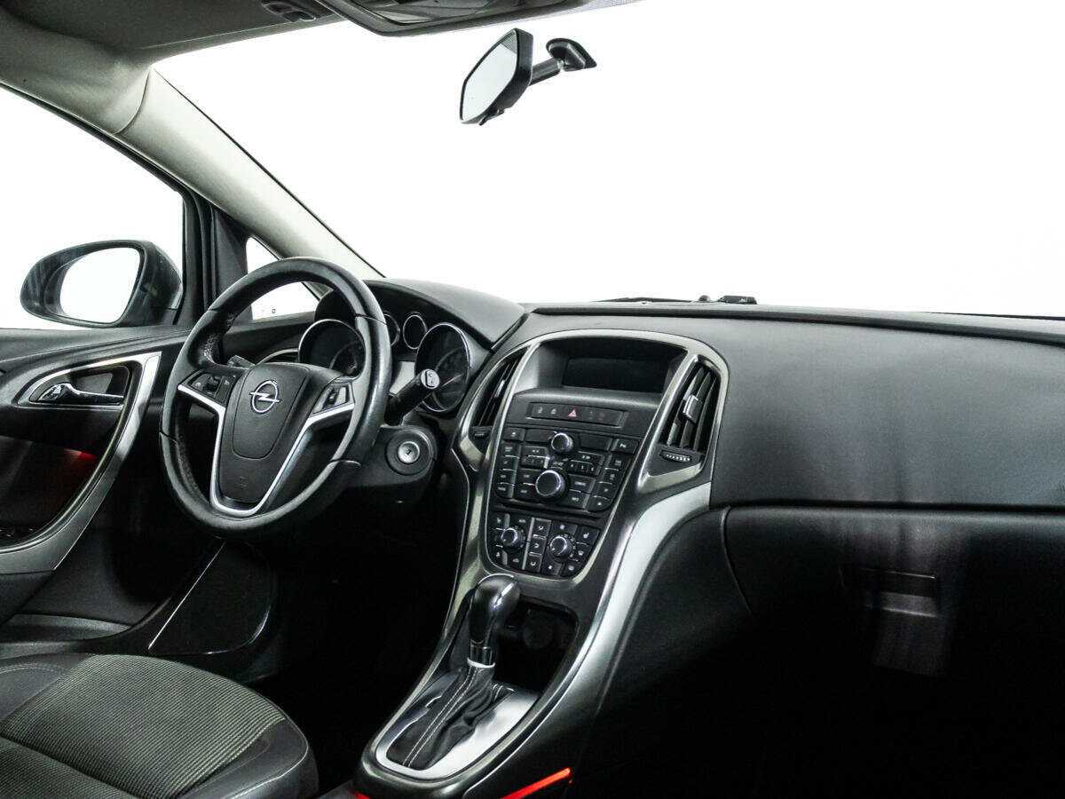 Opel Astra с пробегом — 2012 год. Фото: #8