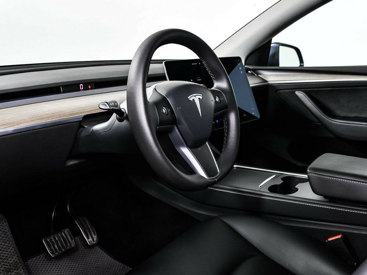 Tesla Model Y с пробегом — 2021 год. Фото: #11