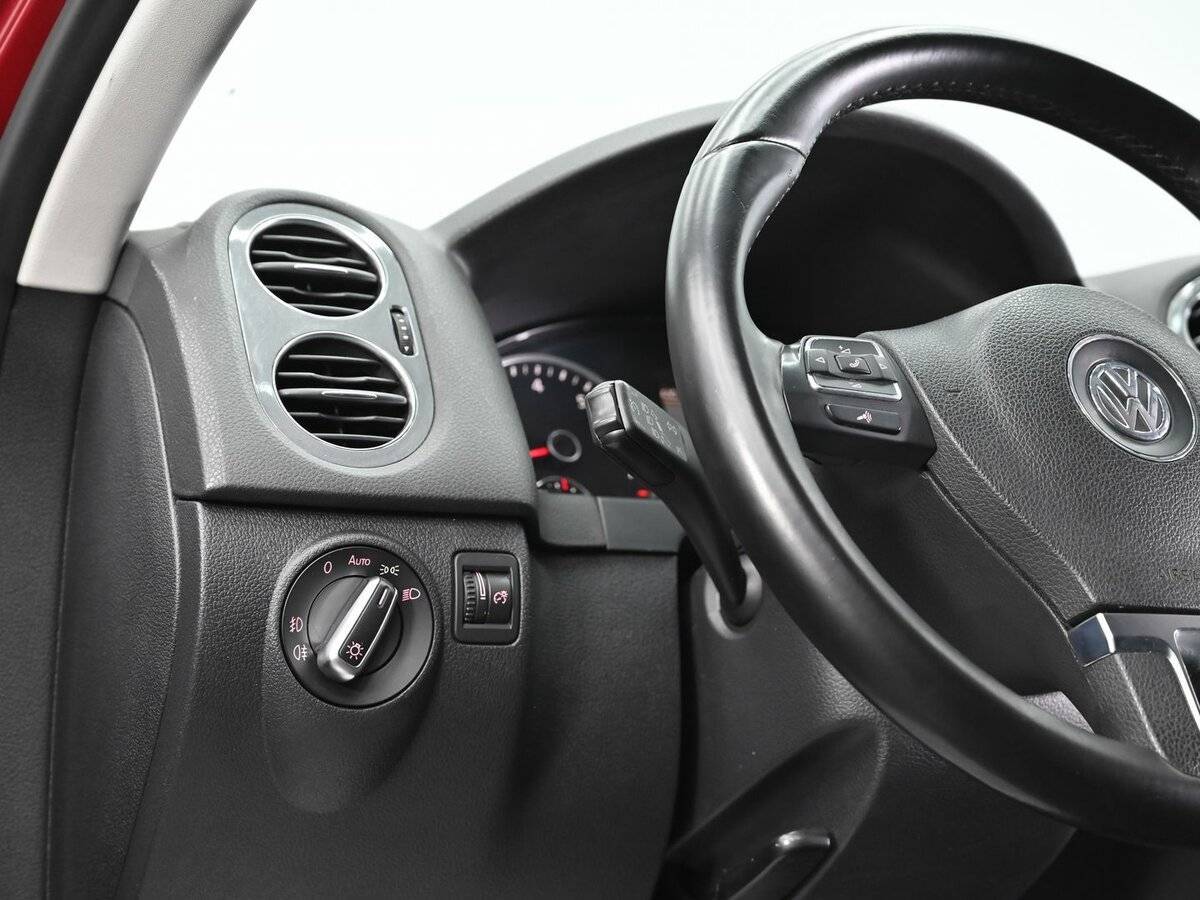 Volkswagen Tiguan с пробегом — 2011 год. Фото: #8