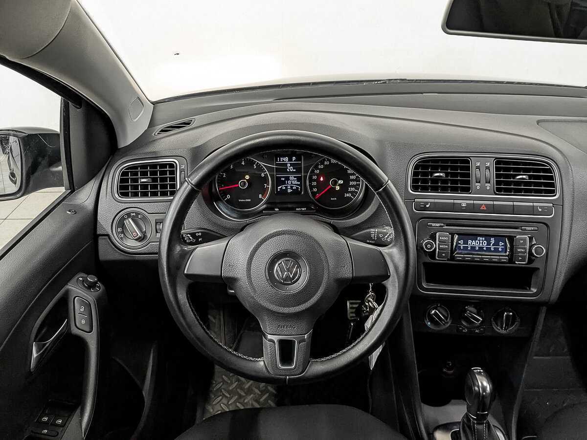 Volkswagen Polo с пробегом — 2011 год. Фото: #18
