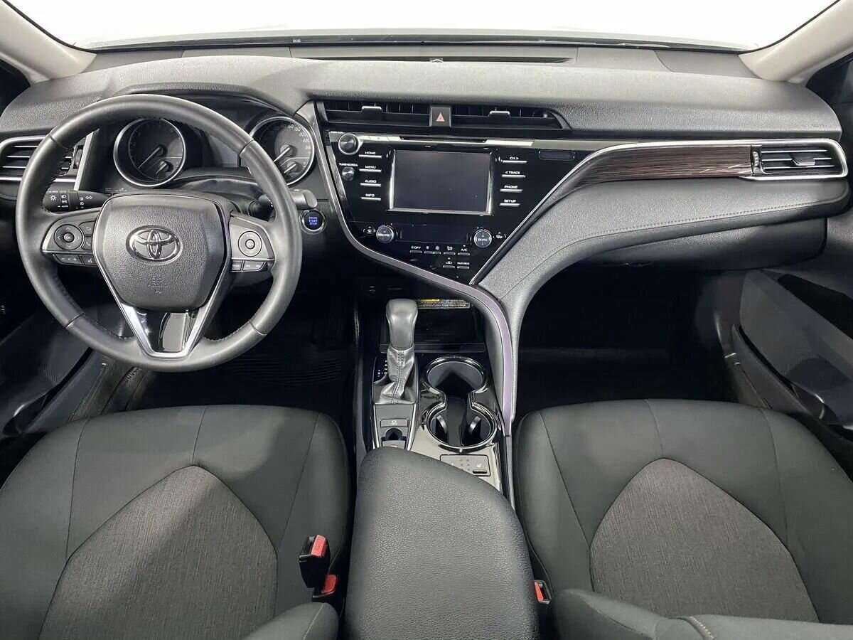Toyota Camry с пробегом — 2020 год. Фото: #9