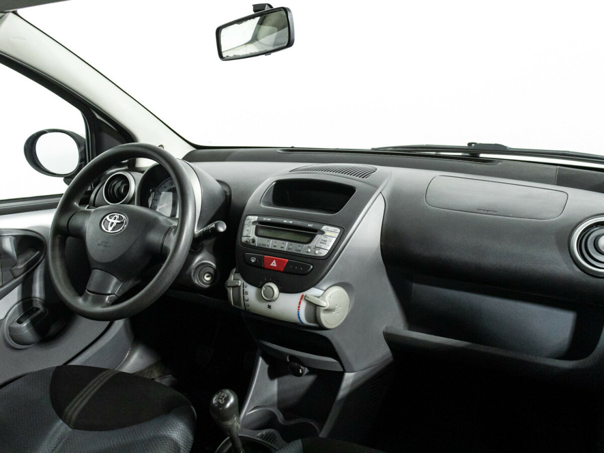 Toyota Aygo с пробегом — 2006 год. Фото: #8