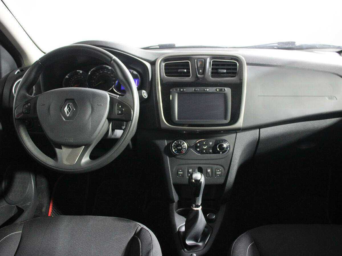 Renault Sandero с пробегом — 2015 год. Фото: #9