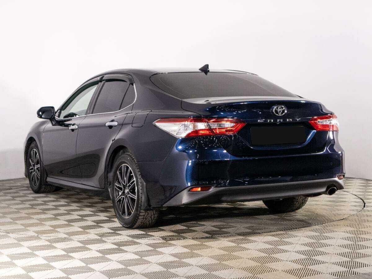 Toyota Camry с пробегом — 2018 год. Фото: #6
