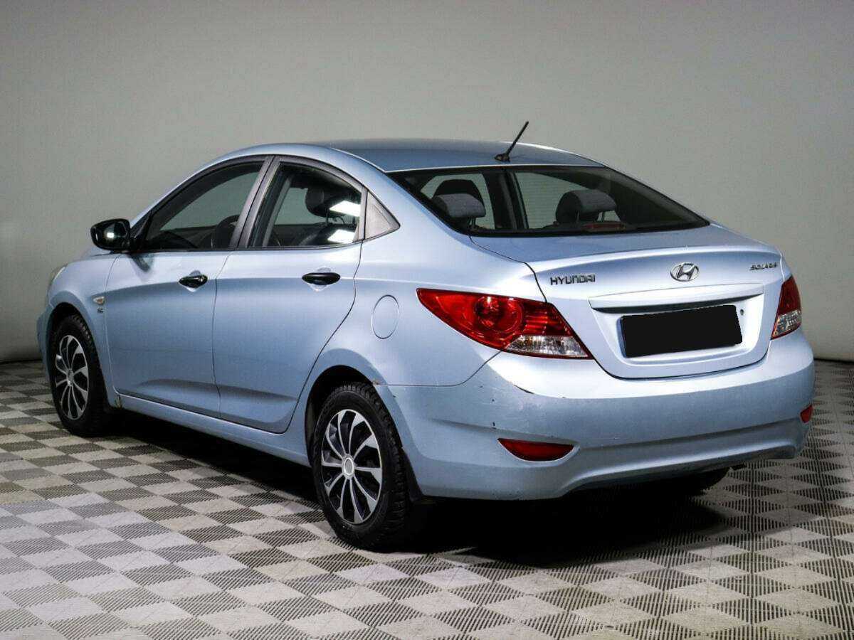 Hyundai Solaris с пробегом — 2011 год. Фото: #6
