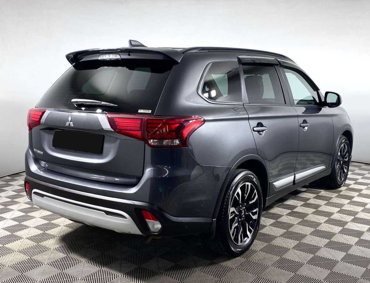Mitsubishi Outlander с пробегом — 2021 год. Фото: #4