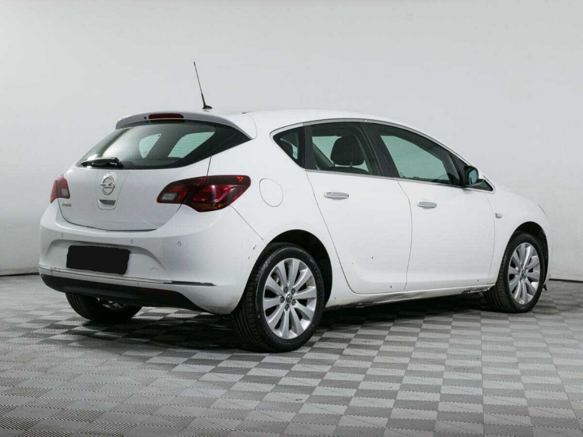 Opel Astra с пробегом — 2013 год. Фото: #3