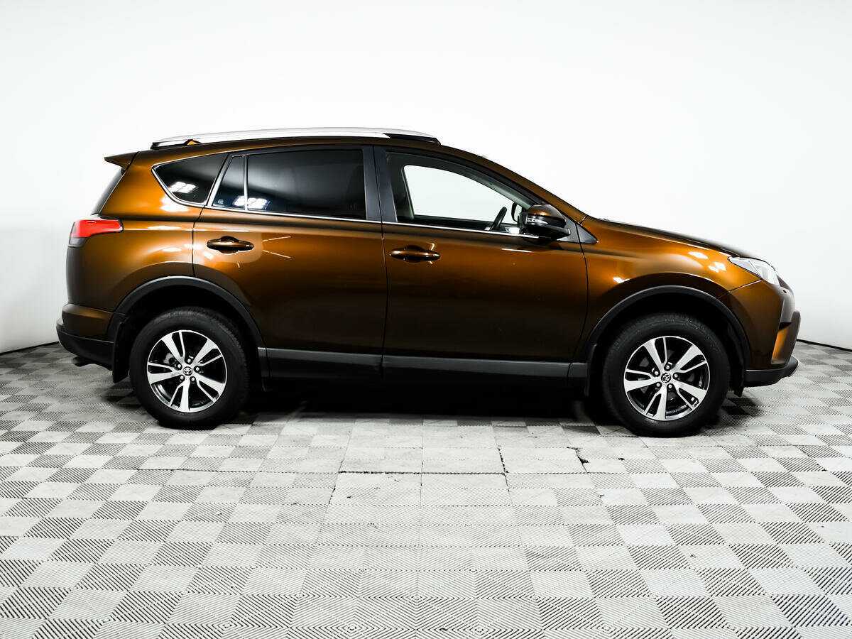 Toyota RAV4 с пробегом — 2017 год. Фото: #3