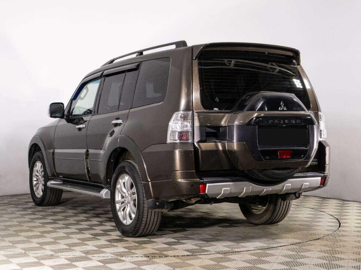 Mitsubishi Pajero с пробегом — 2017 год. Фото: #5