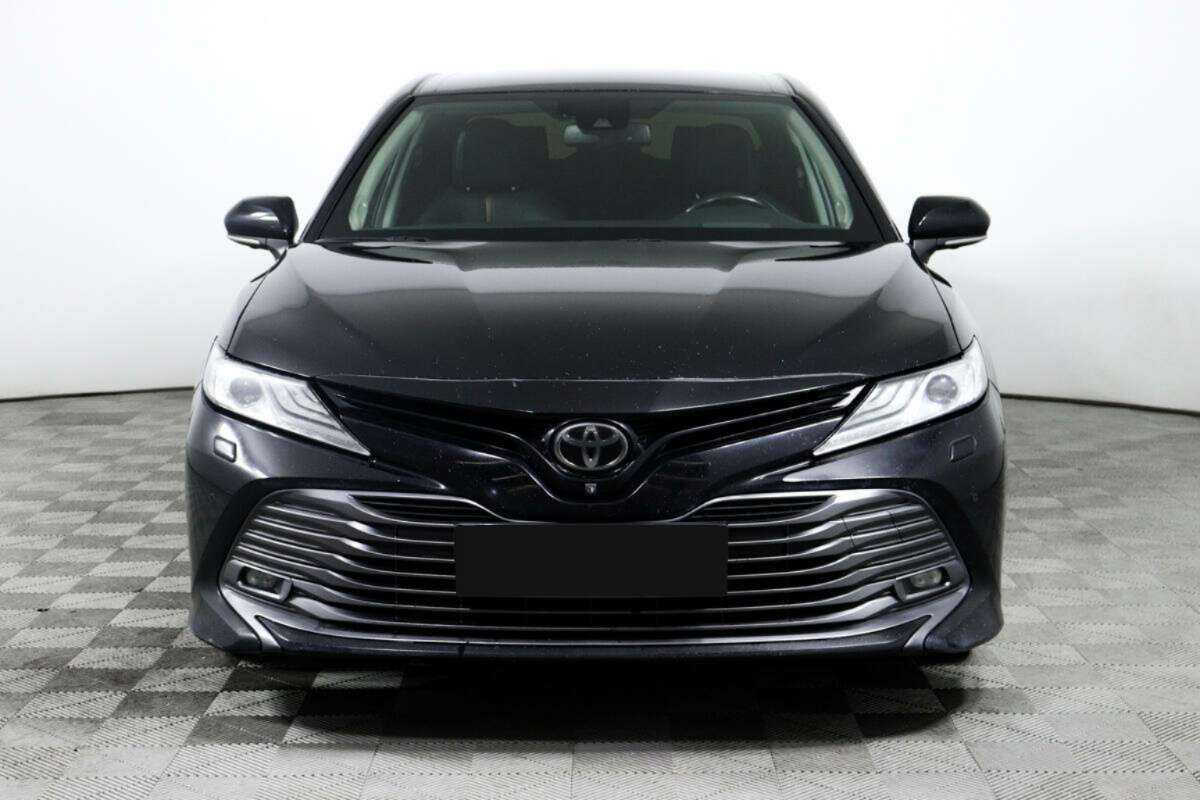 Toyota Camry с пробегом — 2018 год. Фото: #1