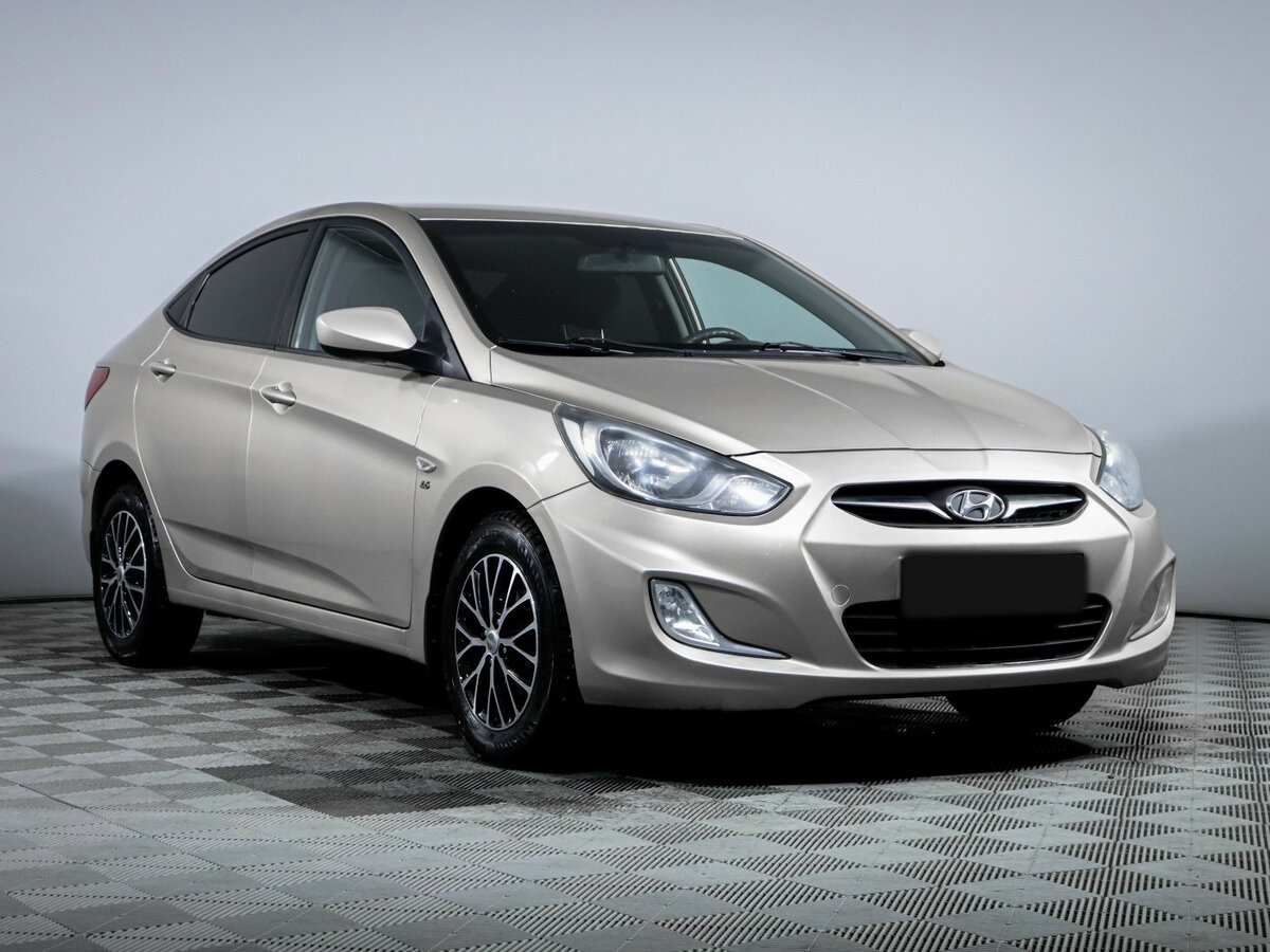 Hyundai Solaris с пробегом — 2011 год. Фото: #2